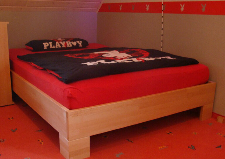 Jugendbett in Buche massiv, gewachst