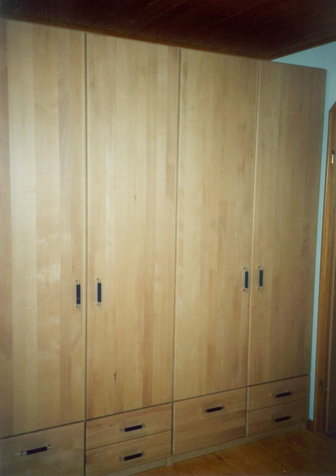 Kleiderschrank mit Türen 4 und 6 Schüben