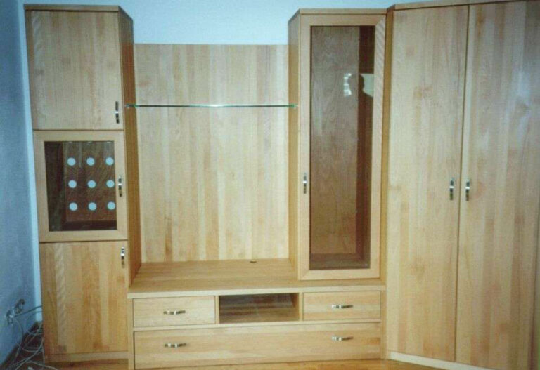 Wohnzimmerschrank in Buche geölt